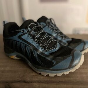 Women’s 8.5 Merrell Black and Blue Siren Edge Shoes, Vibram Soles